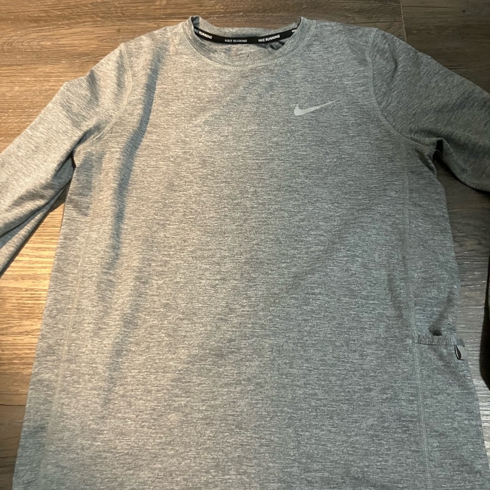Nike Gray Long Sleeve Tee Classic Athletic Style